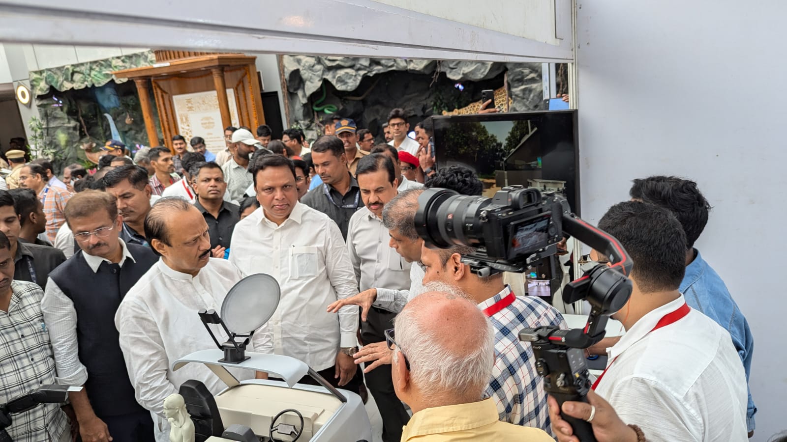 Lab members presented Maharashtra Drone Mission project's Ground Control Vehicle VR simulation to several Minister's and Employees of Maharashtra Government at Mantralaya, Mumbai.